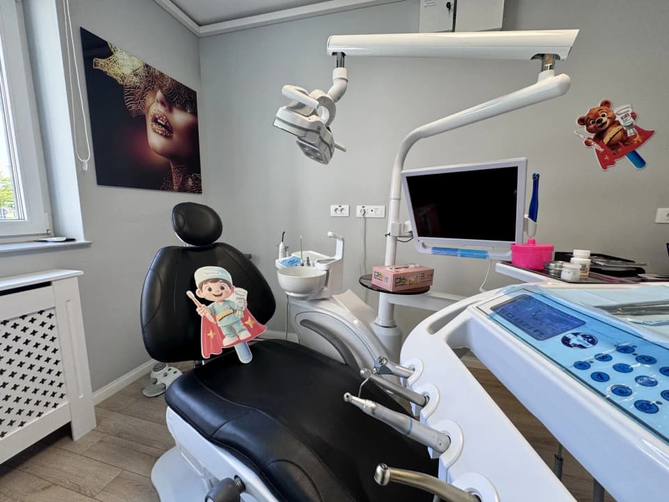 Cabinetul de pedodonție, amenajat pentru copii, Daisy Clinic Brașov