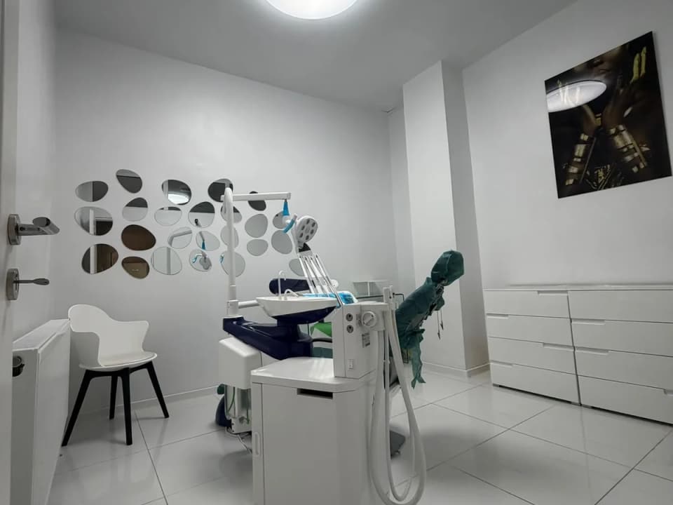 Cabinet modern și luminos la clinica dentară Daisy Fetești