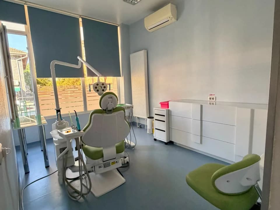Cabinet stomatologic luminos la Daisy Clinic Fetești, cu unit dentar modern