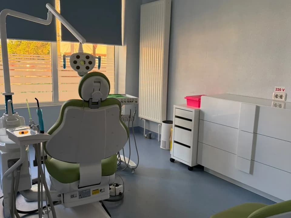 Cabinet stomatologic la Daisy Clinic Fetești